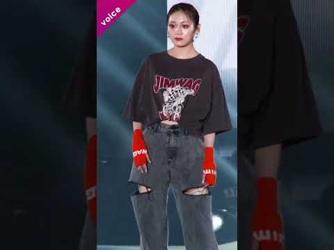 野咲美優、切りこみデニムでクールにランウェイ