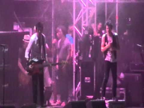 Sum 41 - Cover Metallica Master Of Puppets + King Of The Contradiction Live @ I-Day 2010.MOD video thumbnail