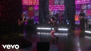 Carly Rae Jepsen - Run Away With Me (Live On Ellen)