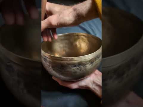 [A08] Old Cobrebati singing bowl, ⌀18cm / 630g, 🔽 G3 + 0c (196 Hz) ⭐️, 🔼 F#4 −35c (364 Hz) — VAYU sounds