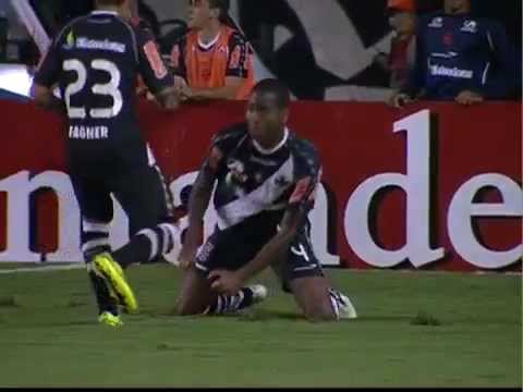 Vasco 3 x 2 Universitário PER - Dedé cruza e acerta aos 12 do 2º tempo 09/11/11