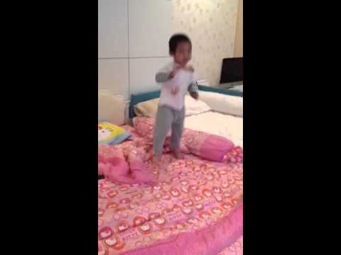 Khantok dance Mickey Mouse Hotdog