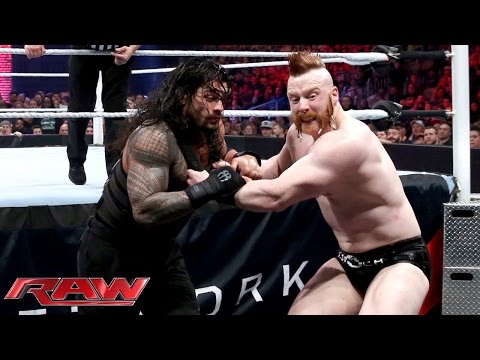 Roman Reigns vs. Sheamus - WWE World Heavyweight Championtitel Match: Raw – 30. November 2015