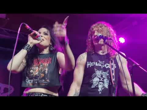 Hell in the Club - Devil on my shoulder [live]