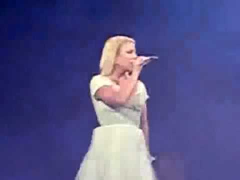 Britney Spears - Everytime Circus tour Miami (live vocals?) 02/09/09