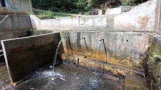 Download lagu Tempat mandi umum di kampung dengan sumber air yang jernih mp3 Download lagu Tempat mandi umum di kampung dengan sumber air yang jernih mp3