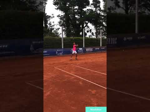 Bautista Vilicich tenis entrenando