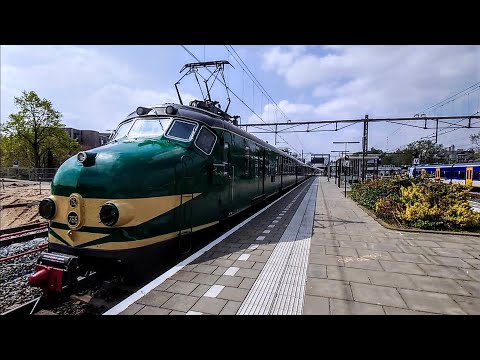 The classic Mat' 54 '766' passes Ede-Wageningen - Passage -