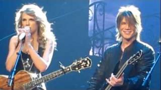 Video thumbnail of "Taylor Swift MSG 11/21/11 with Johnny Rzeznik IRIS"