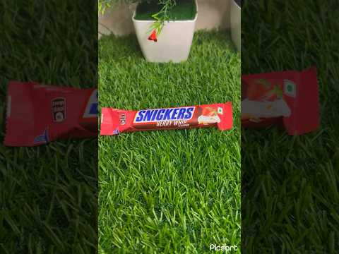 Snickers Berry Whip Flavour chocolate #shorts #chocolate #candy #food #share #asmr