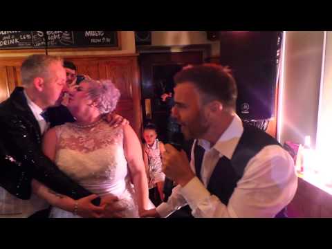 Gary Barlow singing at my friends wedding 🥰 #KatieJWedding