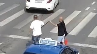 Taxi driver helps blind man cross the road