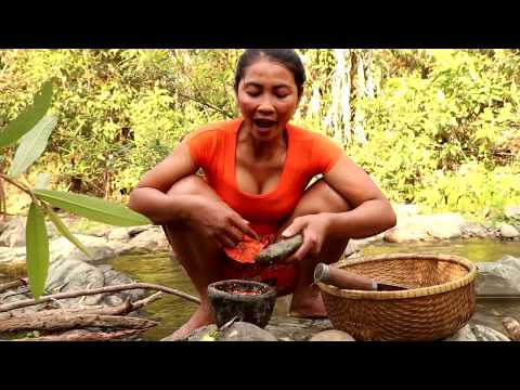 Survival skills: Finding & Catch crabs boiled on clay for food - Cooking crabs eating delicious #47 Video