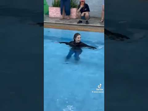 Fyang and JM Ibarra💜💛✨ pool funny moments😂 #sofiasmith #fyang #pbbfyang #shorts #jm