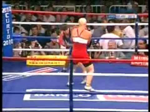 Alejandra Marina "Locomotora" Oliveras vs. Antonina "Dinamita" Ayala Vázquez