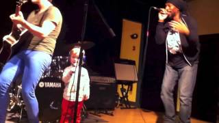 2.5 year old Saoirse rocks a show at Zumix to benefit political prisoners