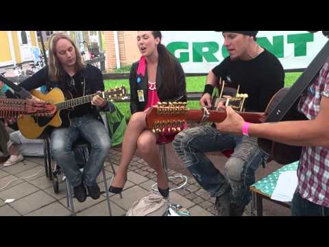 Videoclip de Hunger (Acoustic) — Amaranthe