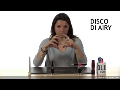 Bardana parte per le proprietà curative delle articolazioni Collare con malattia degenerativa del disco del collo dellutero