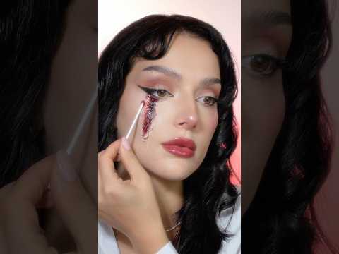 Simple Halloween look ⚠️fake blood #halloween #makeuptutorial p