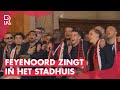 SPELERS ZINGEN: 'FEYENOORD, FEYENOORD, WAT GAAN WE DOEN VANDAAG?' en 'WIJ ZIJN KAMPIOEN!'