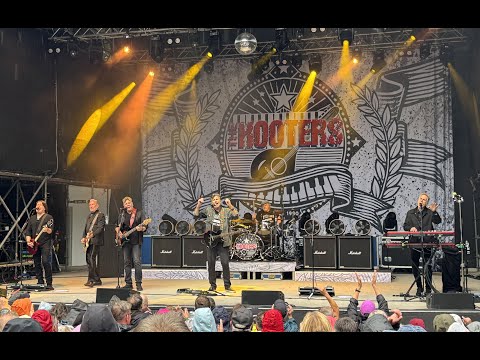 THE HOOTERS 2025