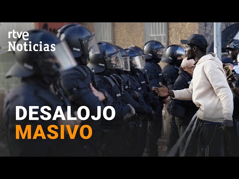 Desallotjat l'assentament més gran de migrants de Catalunya a Badalona