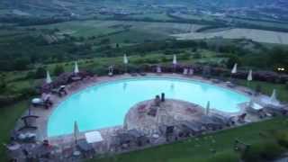 preview picture of video 'Agriturismo in Umbria - Il Cantico della Natura al Tramonto (e la piscina è aperta!)'