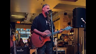 Run and Hide (The Watchmen cover song) Myke Kongo Live performance at Benelux in Verdun Montreal