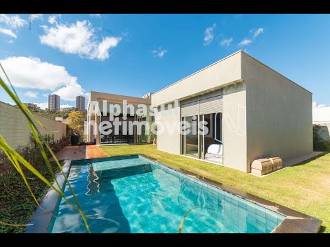 Lindíssima casa nova, moderna, com piscina aquecida e sauna à venda no Alphaville.