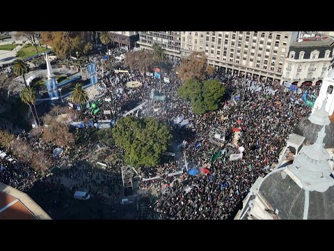 Tens of thousands of Argentines rally in support of convicted ex-president Kirchner | AFP