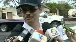 Vuelca camioneta de la Policía Federal