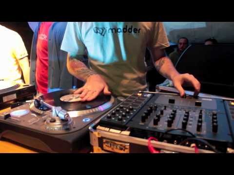 scratch by bioshi gruff identità virali festival - IESClothing