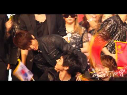 [FANCAM] 101202 Hohyun moment (feat jungchin)  @ Korea- China Song Festival