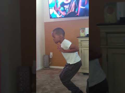 TJ dancing to Vatriz