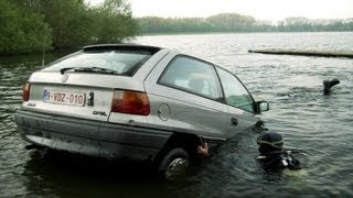 Met de auto onderwater | Het Lichaam van Coppens | VTM
