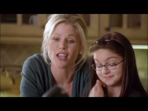 Modern Family - Claire obsessing over Haley & Dylan