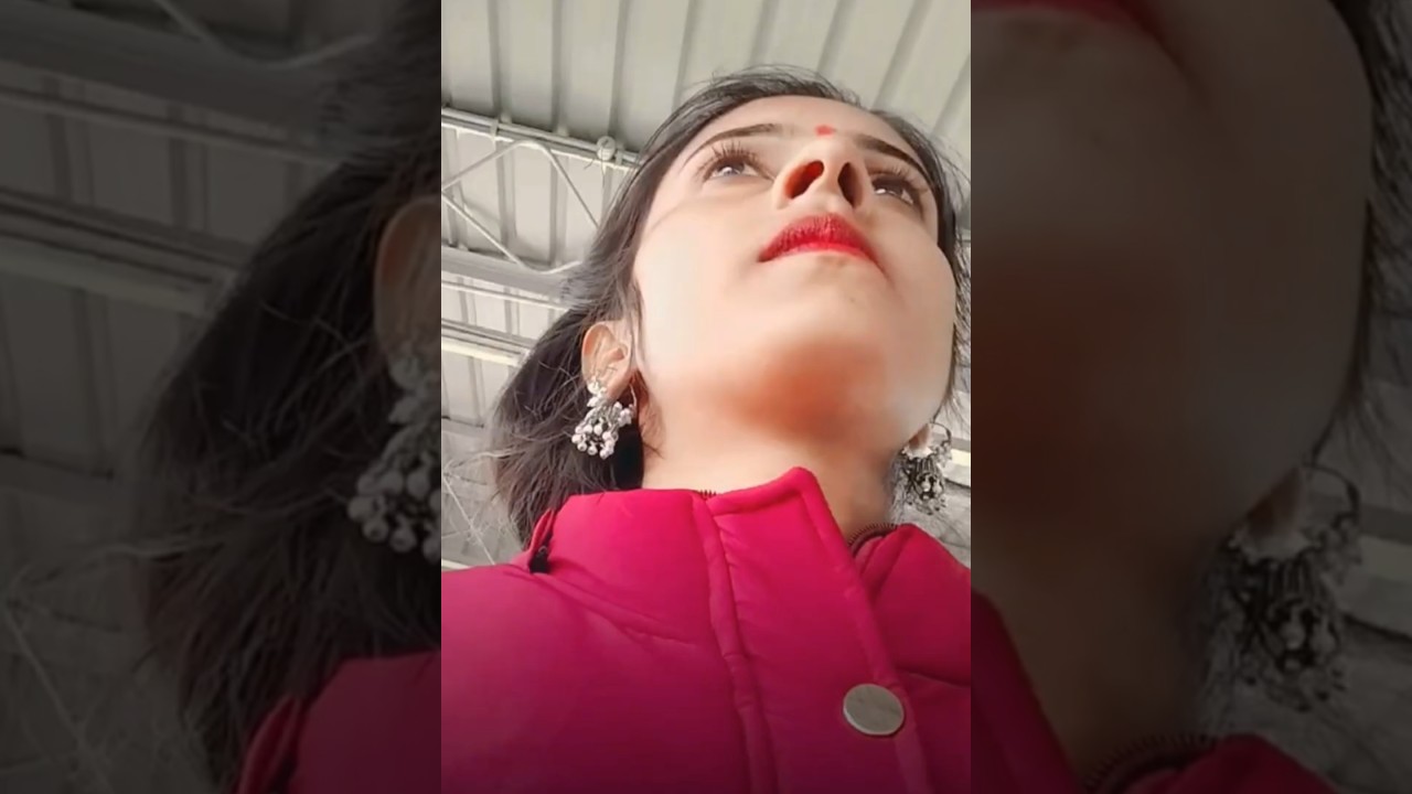 😍Gorgeous Girls Looking Up to Flaunt their Beautiful Nostrils—A Stunning Showcase of Charm! 😋👃✨😘