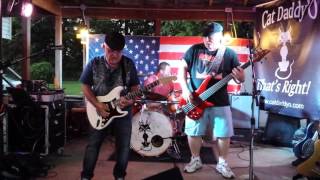 Cat Daddy'O playing Whiskey, beer and wine