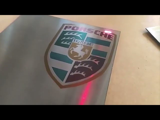 جهاز ليزر الالياف 30W JPT E MOA يمكن الوسم والنقش على الحديد بالالوان بهذا الجهاز