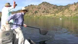 preview picture of video 'Fishing the Missouri River with Headhunters'