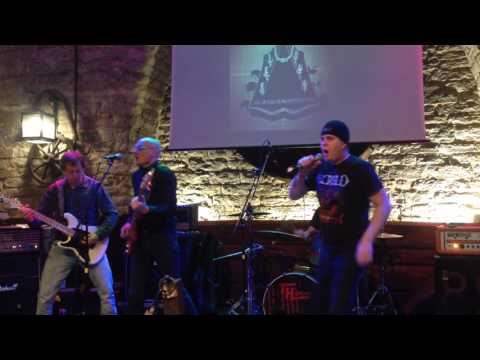 Varaan & Sven Varkel Gunnar Grapsi mälestuskontserdil/ Kochi aidad