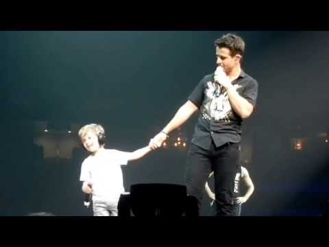 Joey McIntyre and Griffin singing Tonight on July 7, 2013