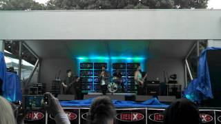 MAN EATING LION @ chill on the hill