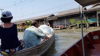 preview picture of video 'Boat to Damnoensaduak floating market Thailand'