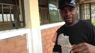 Peter (Womono) - Painting African Hearts School Vocational Centre. Video by Pia jessen