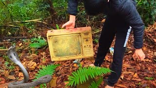 Surprise ? Restore discarded 1985 black and white SamSung tv , The impossible