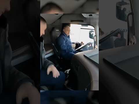 #putin #lider #presidente #russia  Putin drives a truck.