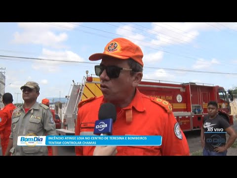 Incêndio atinge loja no Centro de Teresina e bombeiros tentam controlar chamas 01 11 2022