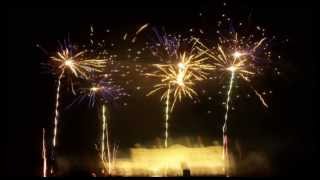 preview picture of video 'Feu d'artifice 2013 au château de Mazé'