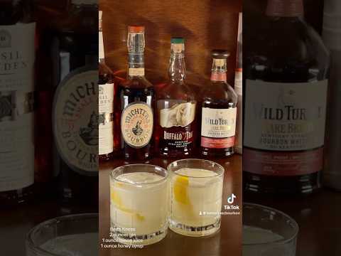 The Bee’s Knees | Recipe👇🏼| Classic Cocktail | BetterAvecBourbon #short #shorts